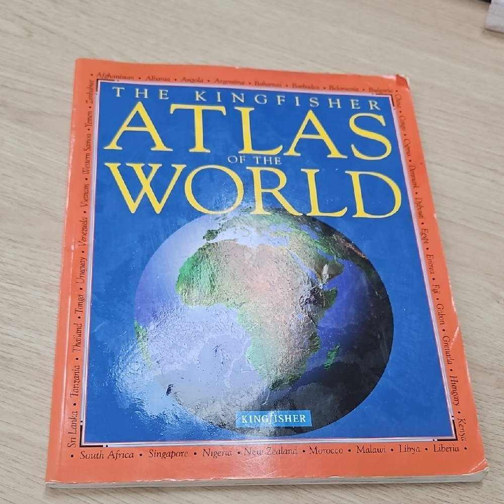 Kingfisher Atlas of the World Book